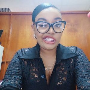 Meet your Posher, Mozelle